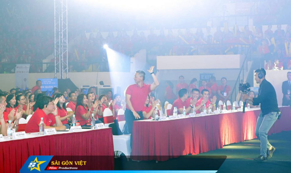 sai-gon-viet-dich-vu-livestream-lau-nam
